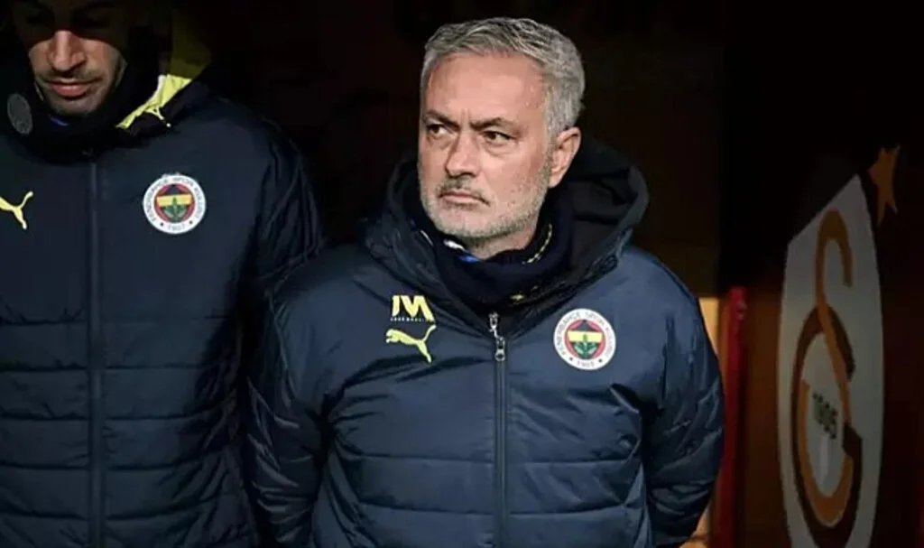 Mourinho’dan Derbi Sonrası Hakem ve Galatasaray Açıklamaları!
