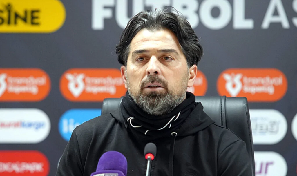 Rizespor'da İlhan Palut Samsunspor Galibiyetini Değerlendirdi