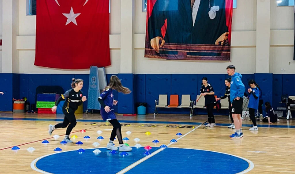 Salıpazarı’nda Ücretsiz Voleybol Eğitimleri Devam Ediyor!