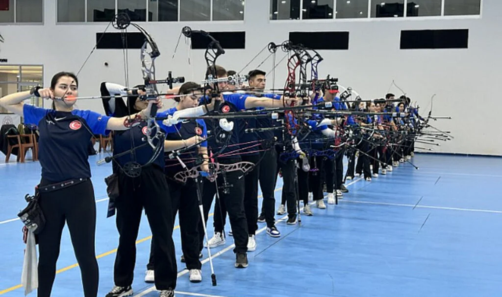 Salon Okçuluk Milli Takım Kampı Samsun’da Sürüyor