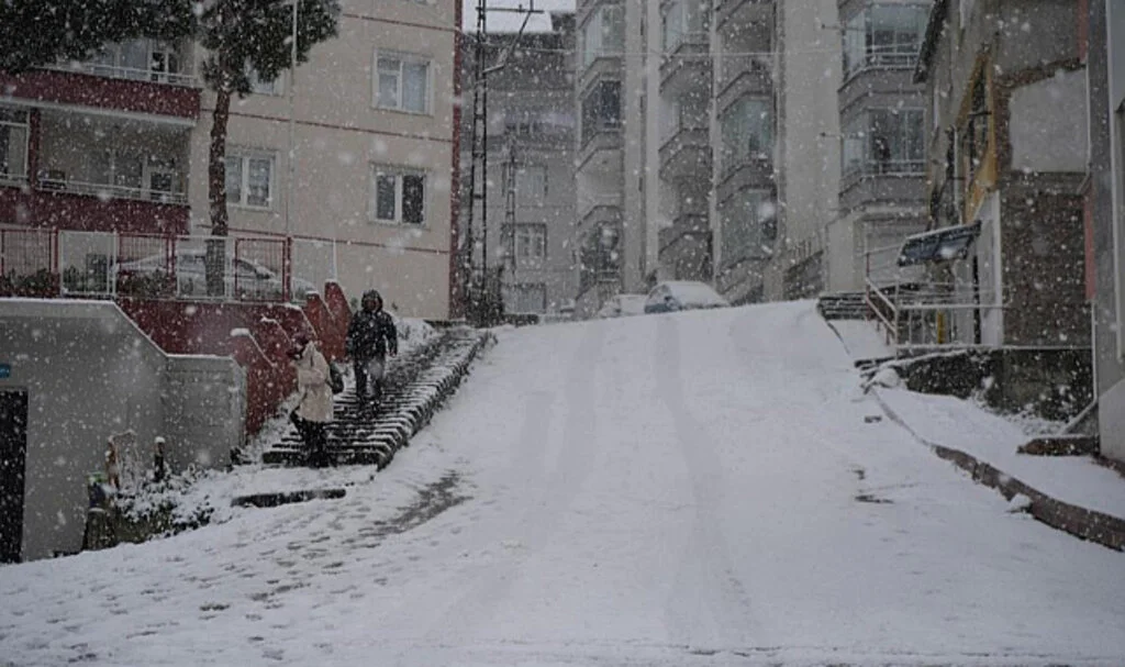 Samsun, Amasya ve Tokat'ta 137 Yerleşim Yolu Kapandı