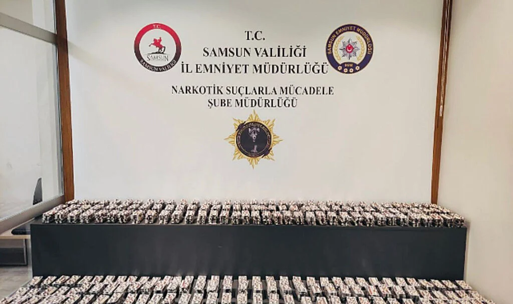 Samsun'da 14 bin sentetik ecza hapı ele geçirildi, 3 şüpheli yakalandı