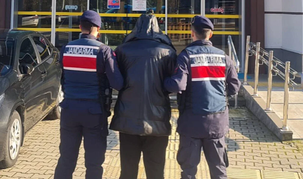Samsun’da 22 Yıl Hapisle Aranan Firari Yakalandı! Her Gün Farklı Evde Saklanıyormuş...