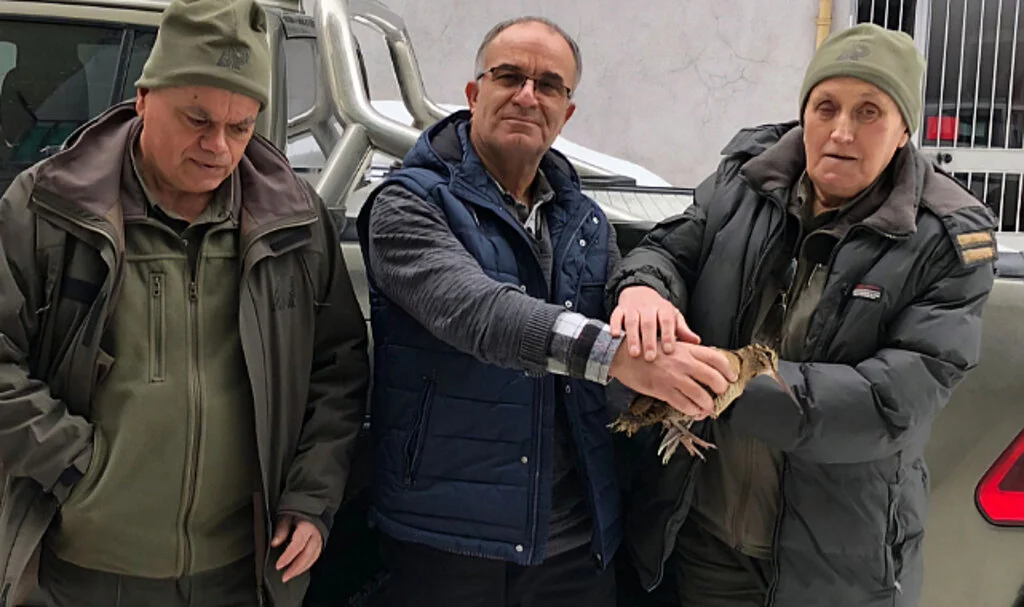 Samsun’da Emekli Sağlıkçı, Aç Kalan Çulluğa Yardım Eli Uzattı