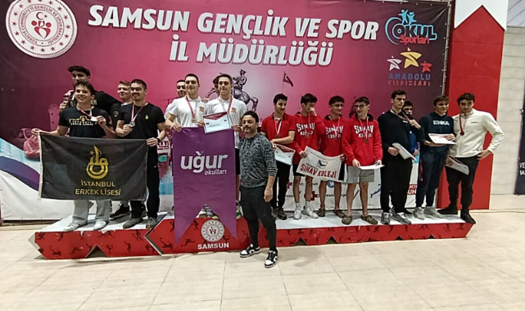 Samsun’da Genç Yüzücüler Kıyasıya Yarıştı