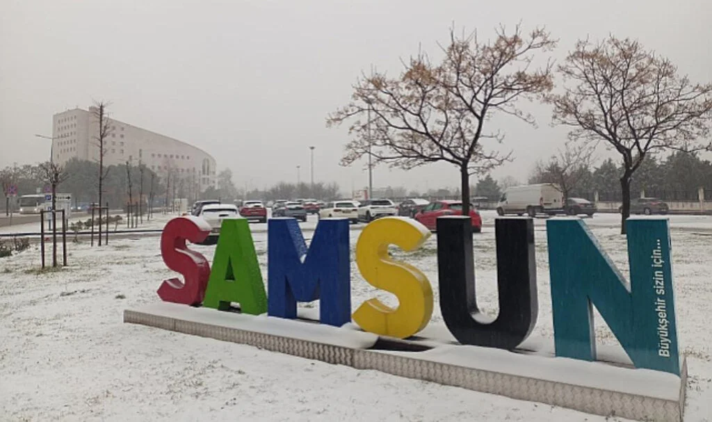 Samsun'da Kar Yağışı Şehri Beyaza Bürüdü