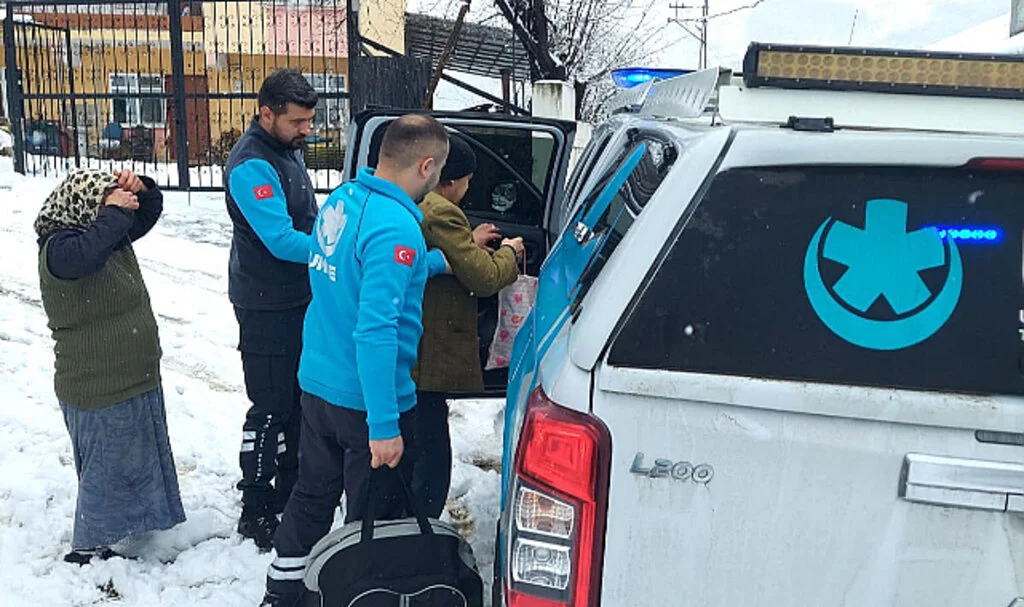 Samsun'da Karla Kapanan Yolda Diyaliz Hastasına UMKE Desteği!