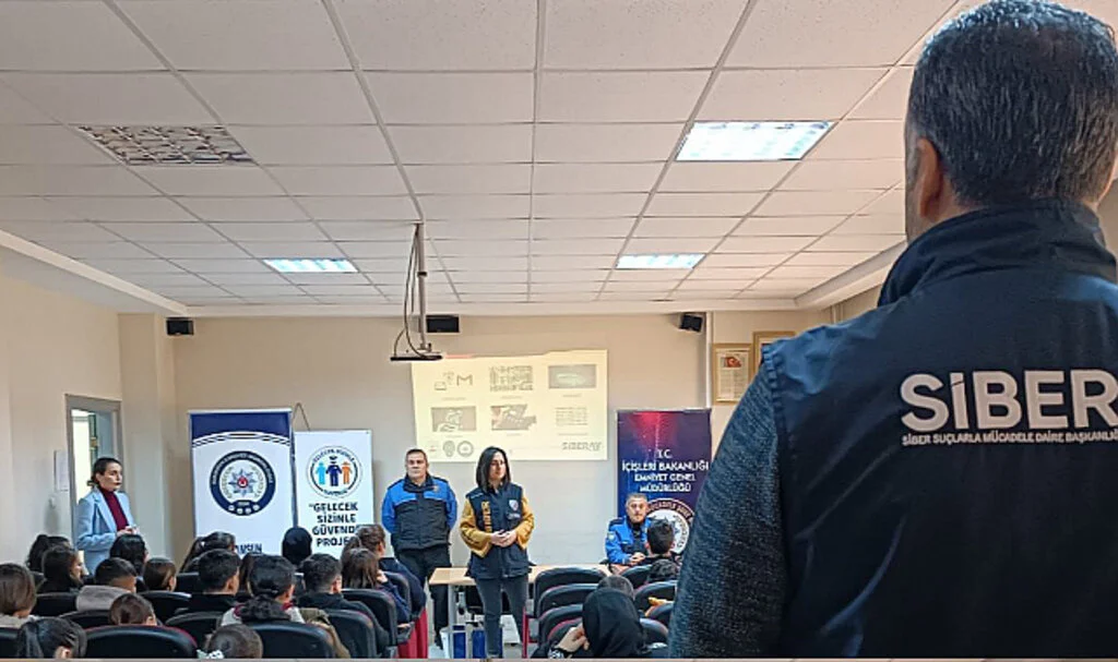 Samsun'da öğrencilere siber güvenlik semineri verildi