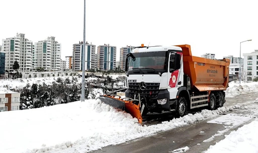 Samsun’da Yoğun Kar Fırtınası Sonrası Yol Açma Çalışmaları