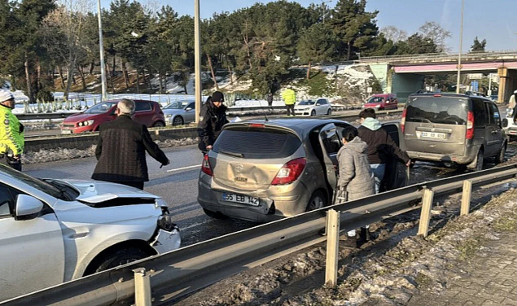 Samsun'da zincirleme trafik kazasında 2 kişi yaralandı