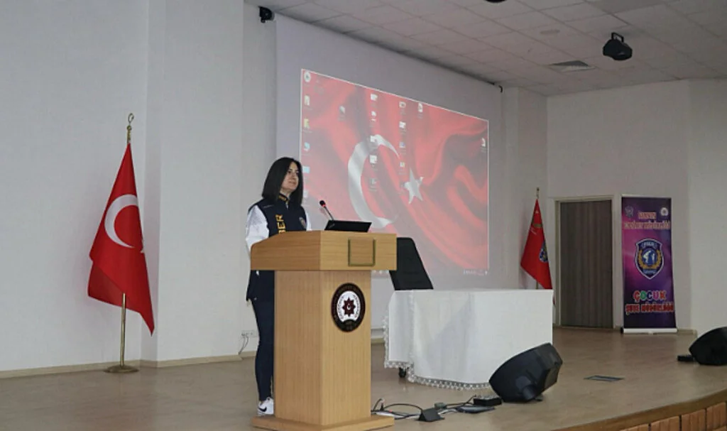 Samsun Emniyeti’nden Öğretmenlere Çocuk Koruma Eğitimi
