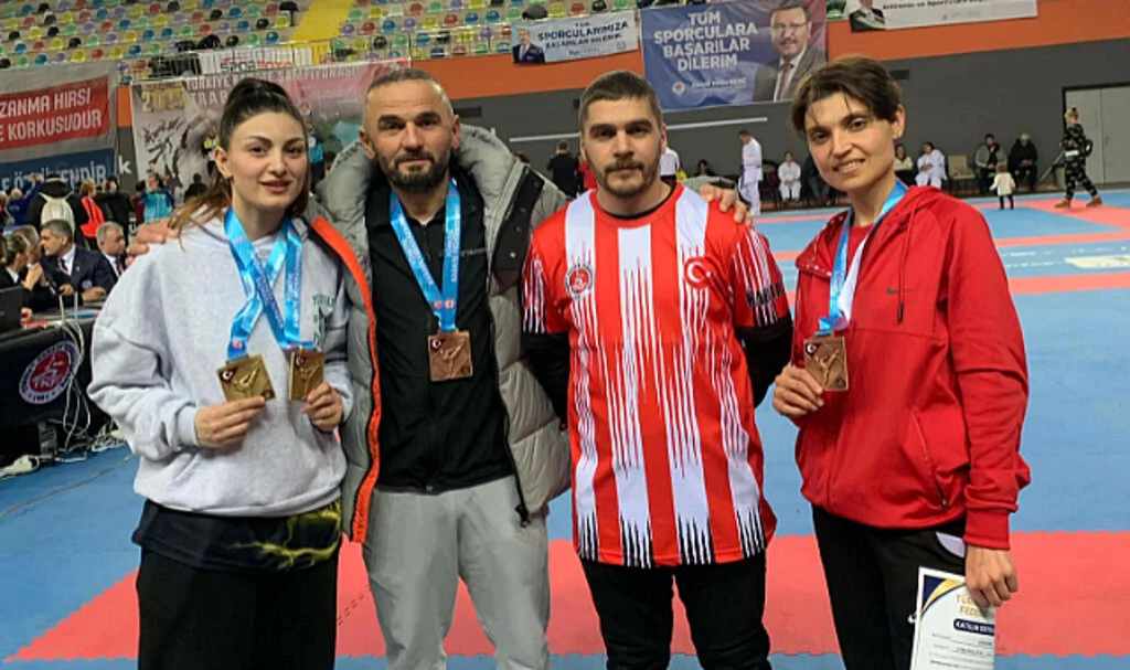Samsunlu Sporcular, Karate Türkiye Şampiyonası'nda Başarı Kazandı ve Japonya Bileti Aldı