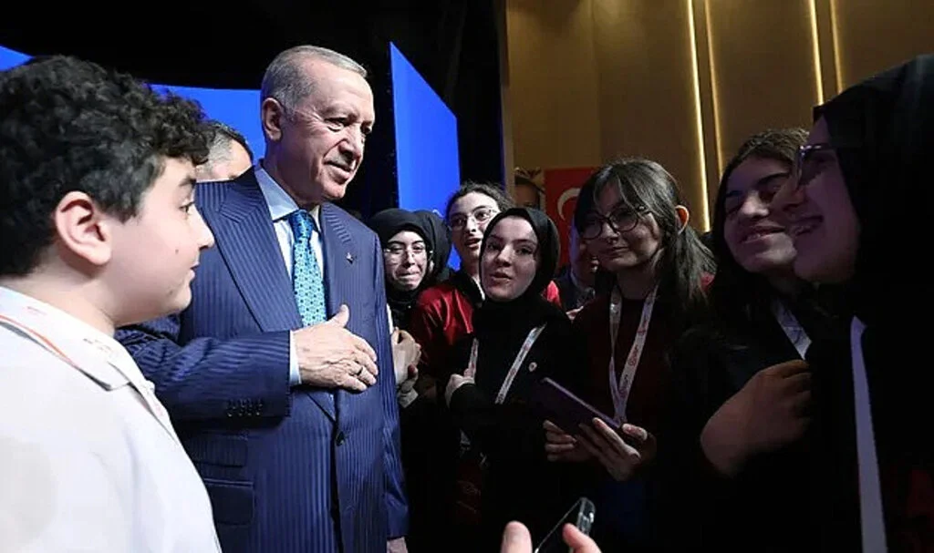 Sosyal Medyaya Yaş Sınırı Gelebilir! Erdoğan’dan Açıklama