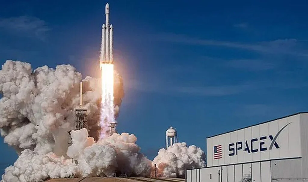 SpaceX, 23 Yeni Starlink Uydusunu Başarıyla Fırlattı