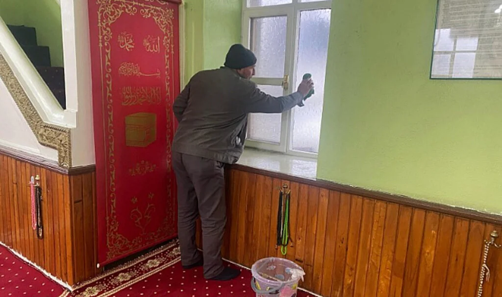 Vezirköprü camilerinde Ramazan temizliği