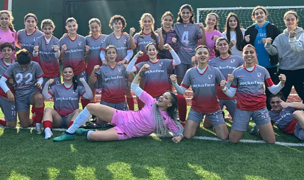 Yab-Pa Kadın Futbol Takımı Liderlik Koltuğuna Oturdu!