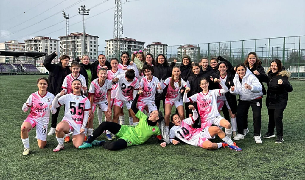 Yab-Pa Kadın Futbol Takımı Liderlik Koltuğunda