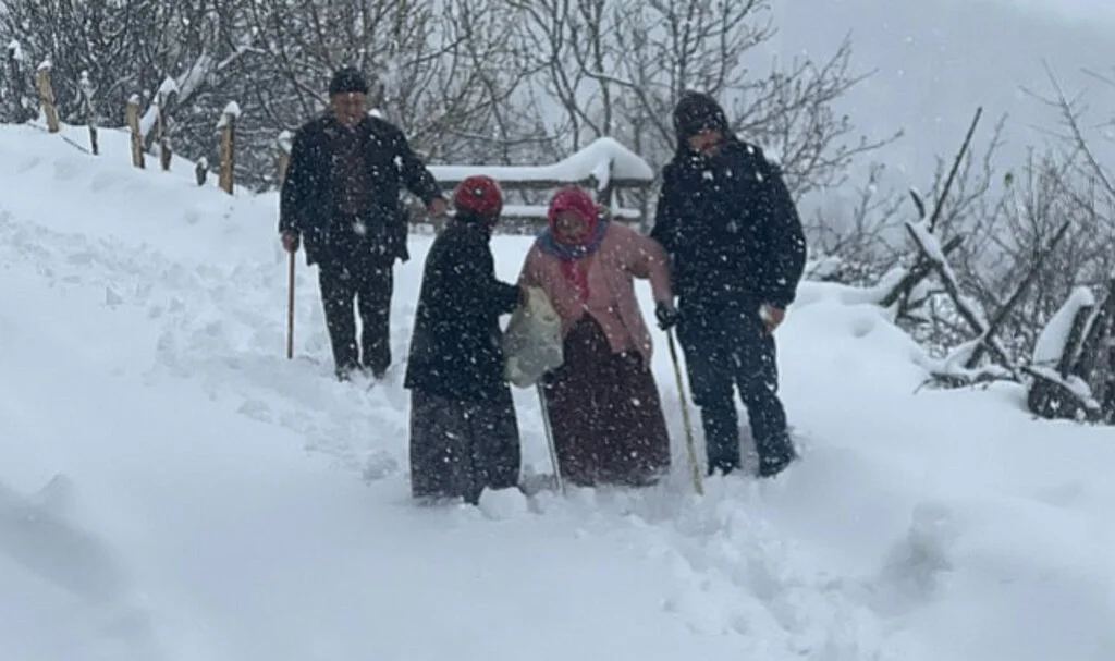 Yakakent’te Kar Nedeniyle Hastaneye Gidemeyen Kadına Destek