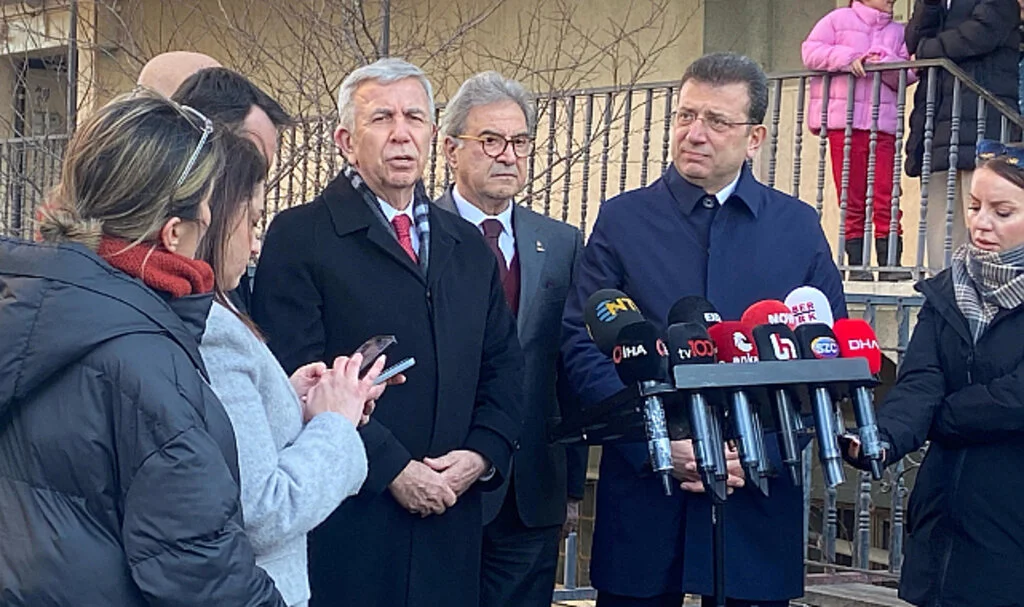 Yavaş ve İmamoğlu, Ümit Özdağ’ın Annesine Geçmiş Olsun Ziyaretinde Bulundu