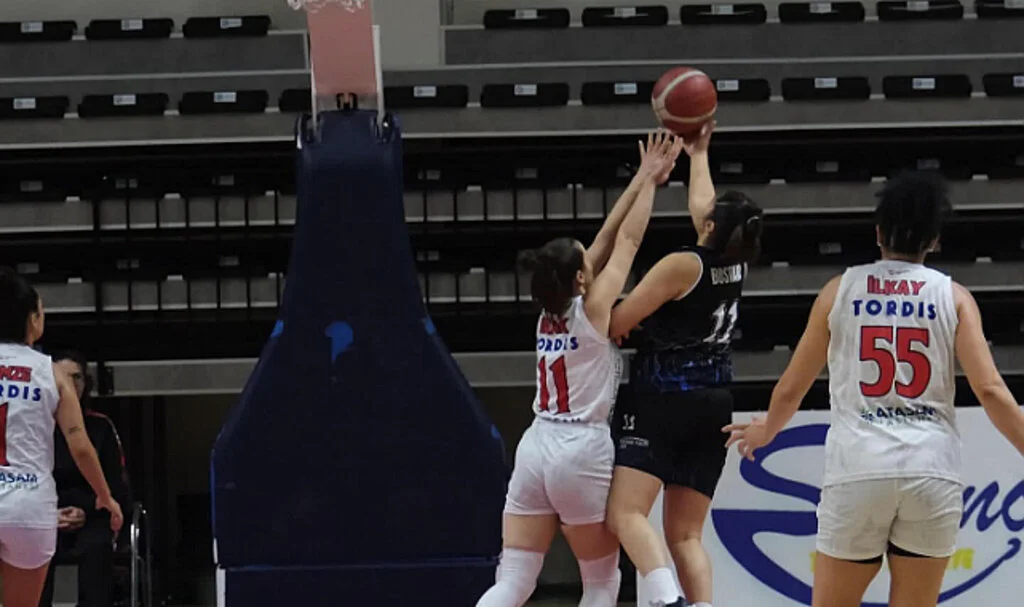 Zorlu Koleji Play-Off’ta! İlk Rakip İstanbul Üniversitesi