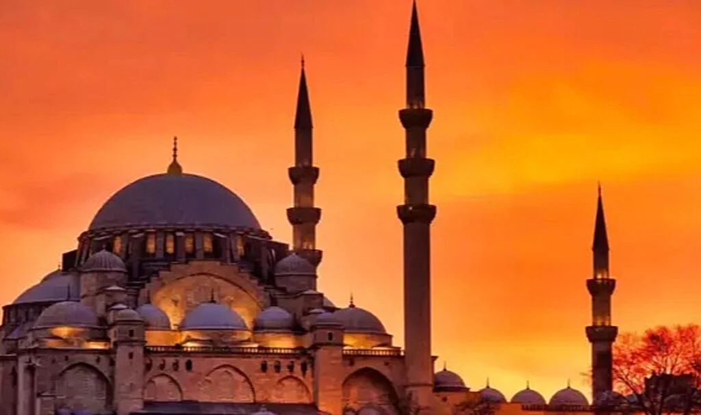 2025 Arefe Günü Resmi Tatil Mi?