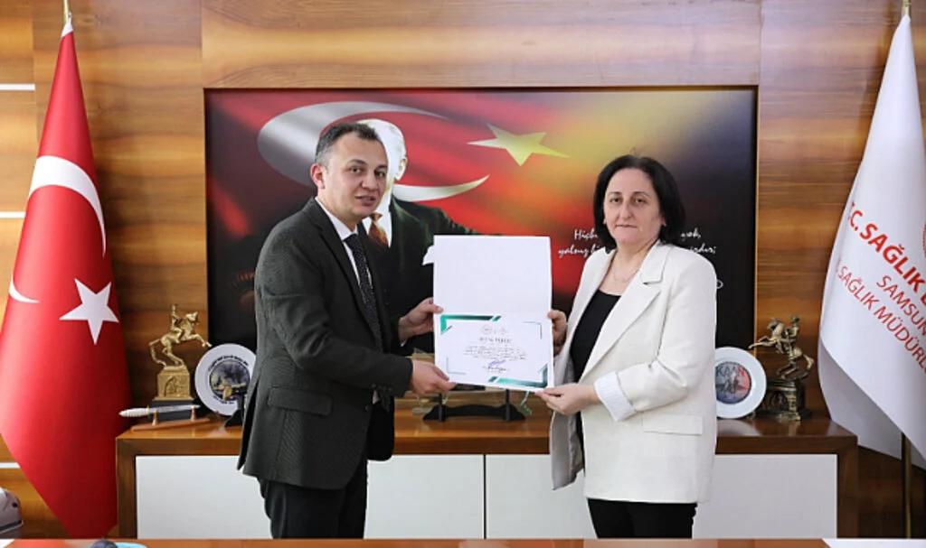 37 Yılını Ebeliğe Adayan Seval Peker'e Anlamlı Teşekkür