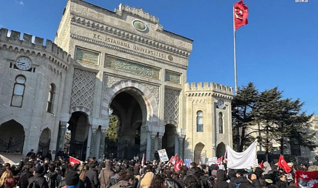 Akademisyenler Öğrencilere Destek İçin Grevde