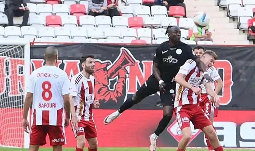 Antalyaspor son saniyede güldü! Rizespor resmen yıkıldı
