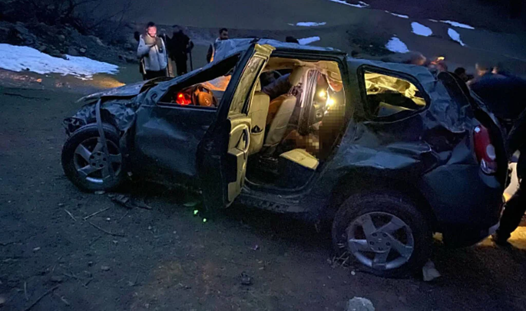 Artvin’de Otomobil Uçuruma Yuvarlandı: 1 Ölü, 1 Yaralı