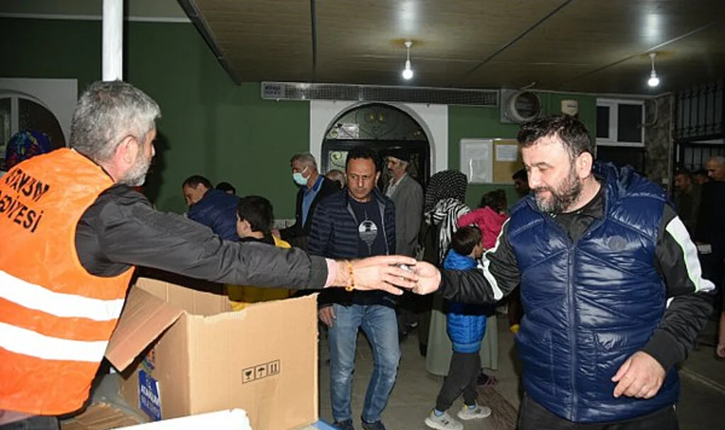 Atakum Belediyesi’nden Kadir Gecesi’nde Lokma İkramı