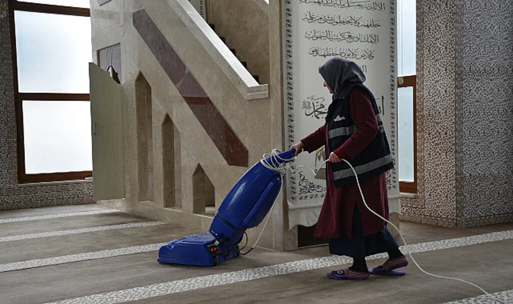 Atakum Belediyesi Ramazan Öncesi Camileri Temizliyor