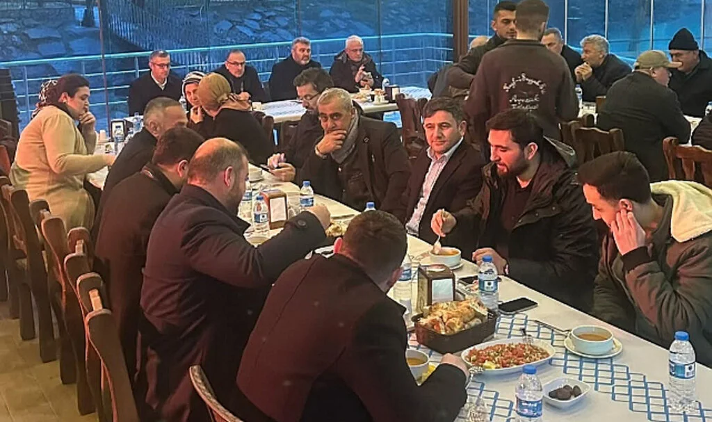 Ayvacık Belediye Başkanı Refahittin Şencan, Partililerle İftar Programında Buluştu