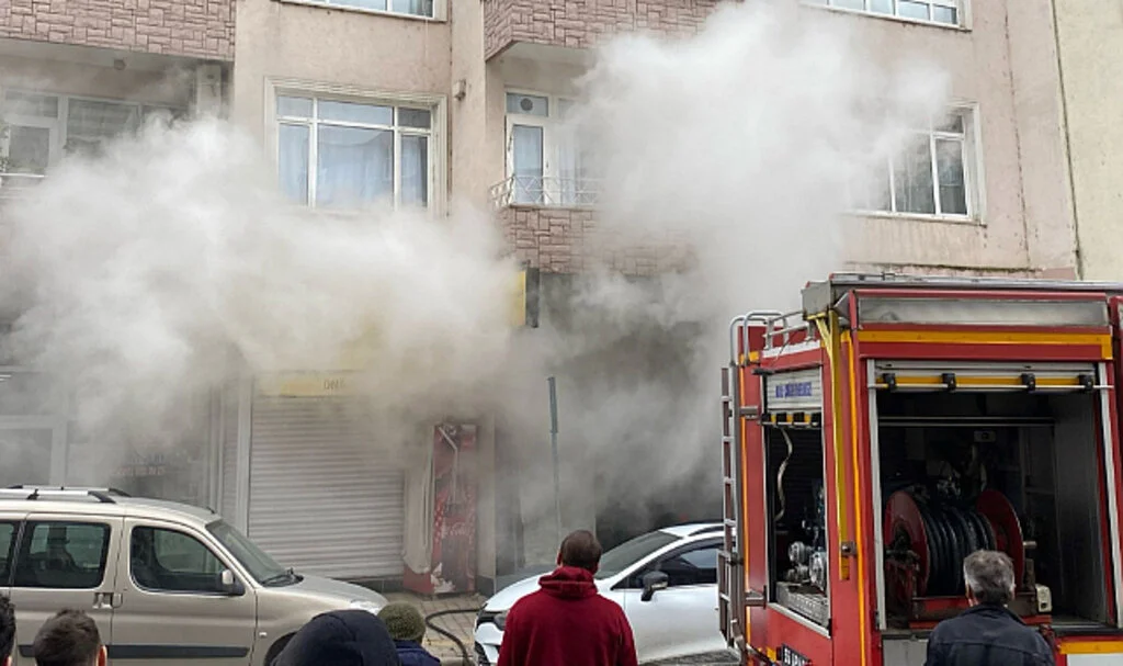 Bafra’da İş Yerinde Çıkan Yangın Maddi Hasara Yol Açtı