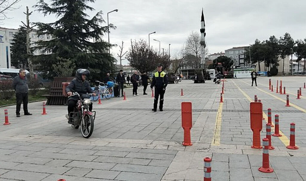 Bafra’da Motosiklet Sürücülerine Güvenli Sürüş Eğitimi