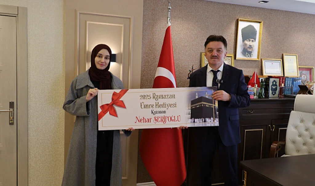 Bafra’da Umre Çekilişi Sonuçlandı: Kazanan OMÜ’lü Öğrenci Oldu