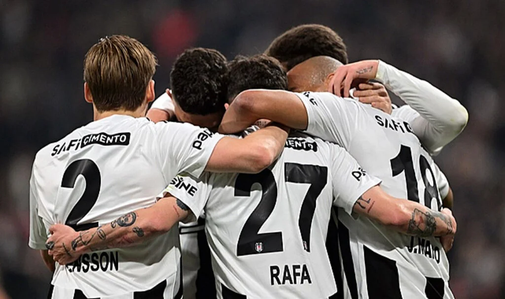 Beşiktaş Derbide Galatasaray’ı 2-1 Mağlup Etti