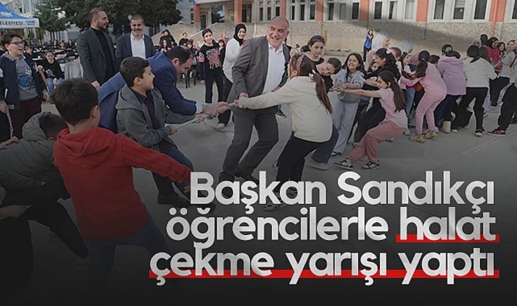Canik Belediye Başkanı İbrahim Sandıkçı Öğrencilerle Halat Çekme Yarışı Yaptı