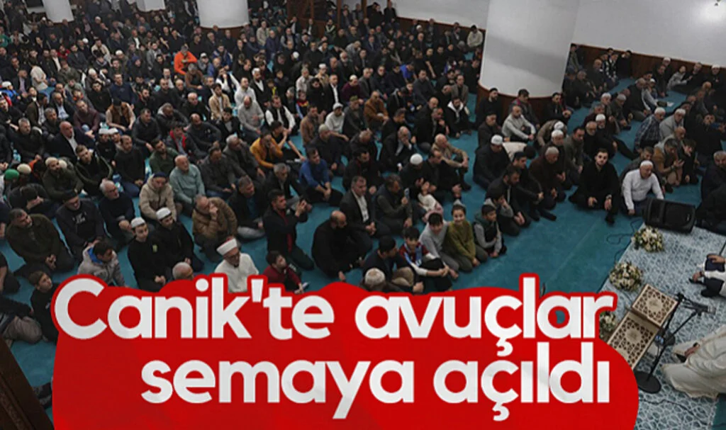 Canik'te Kadir Gecesi'nde Avuçlar Semaya Açıldı