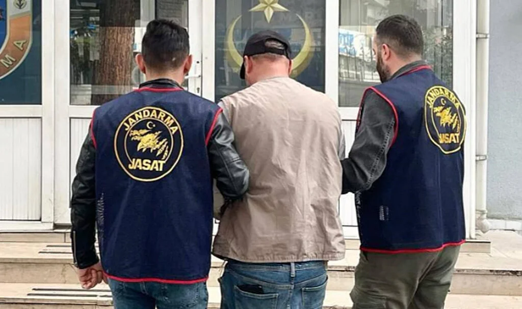 Çarşamba’da 5 Ayrı Hırsızlık Suçundan Aranan Firari Yakalandı