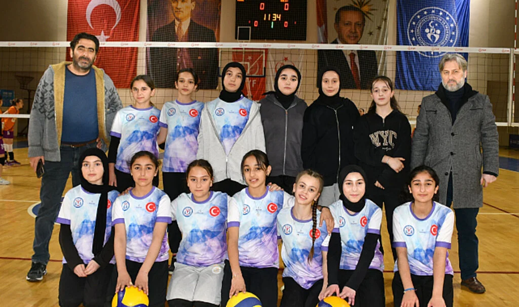 Çarşamba'da Okul Sporları Voleybol Turnuvası Sürüyor!