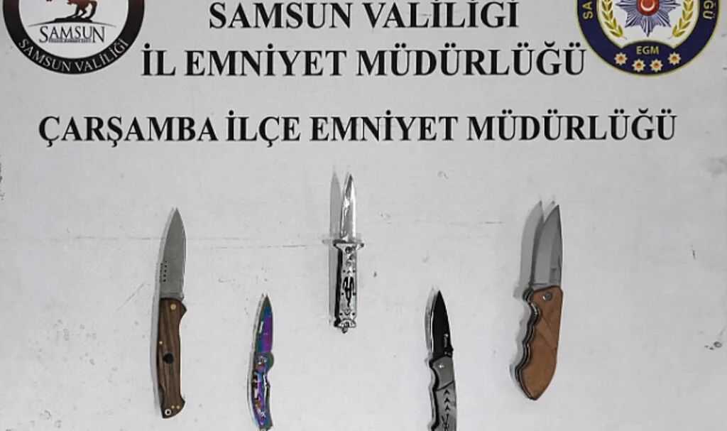 Çarşamba'da Ruhsatsız Tabanca ve Bıçak Ele Geçirildi