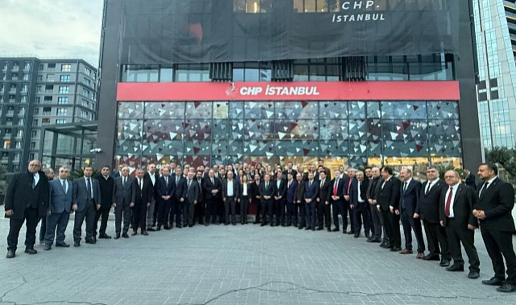 CHP’li 81 İl Başkanından Ortak Destek: “Özgür Özel’in Yanındayız”
