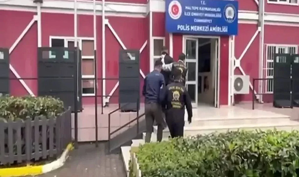 CHP Mitinginde Sahte Polisler Yakalandı