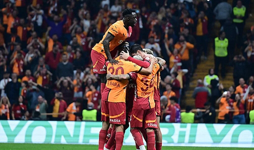 Galatasaray'dan 4 Gollü Zafer! Osimhen Şov Yaptı
