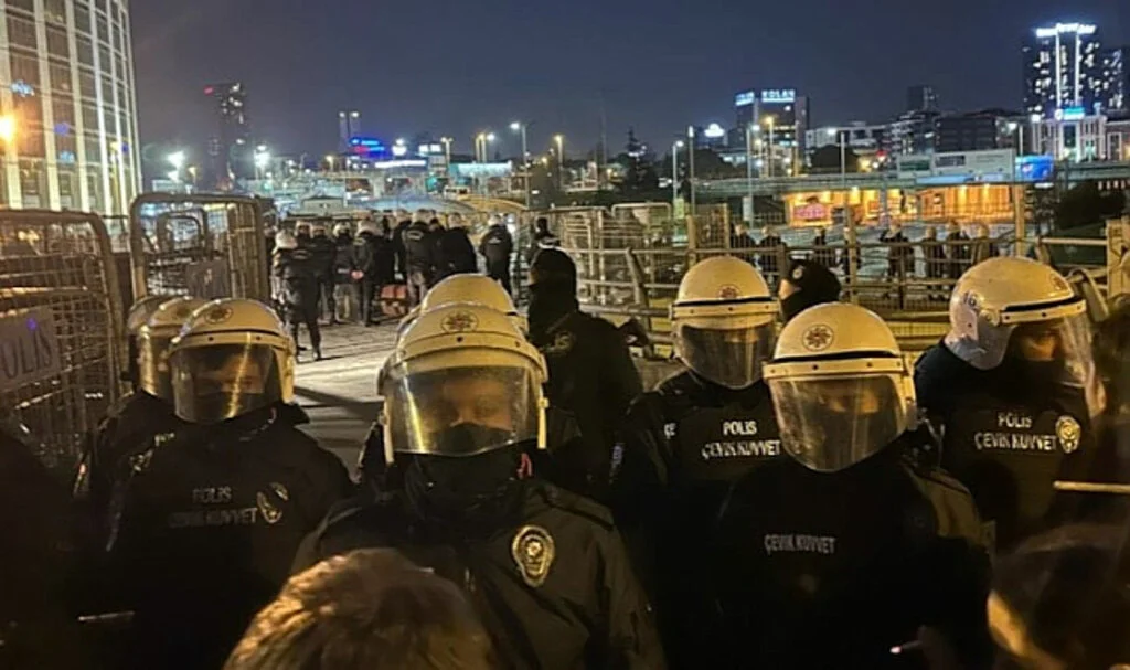 Gazetecilere Şafak Operasyonu: Çok Sayıda Gözaltı