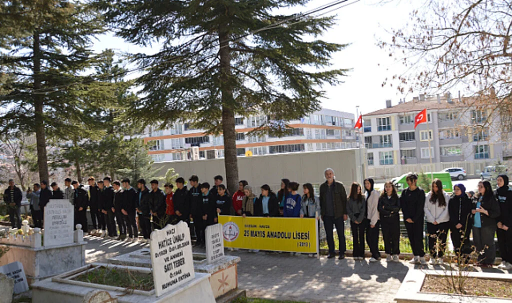Havza 25 Mayıs Anadolu Lisesi Öğrencilerinden Şehitlik Ziyareti