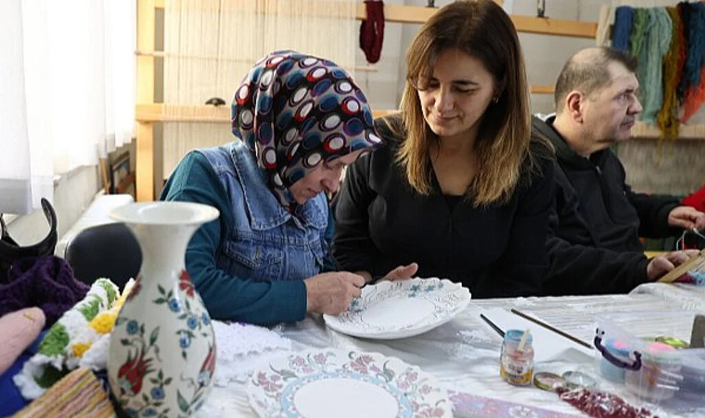 Havza’da Sanat Atölyesi, Yaşlı ve Özel Bireylerin Hayatına Dokunuyor