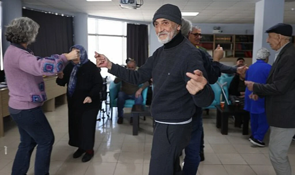 Huzur İstasyonu" 17 Yıldır Yaşlılara Moral Oluyor