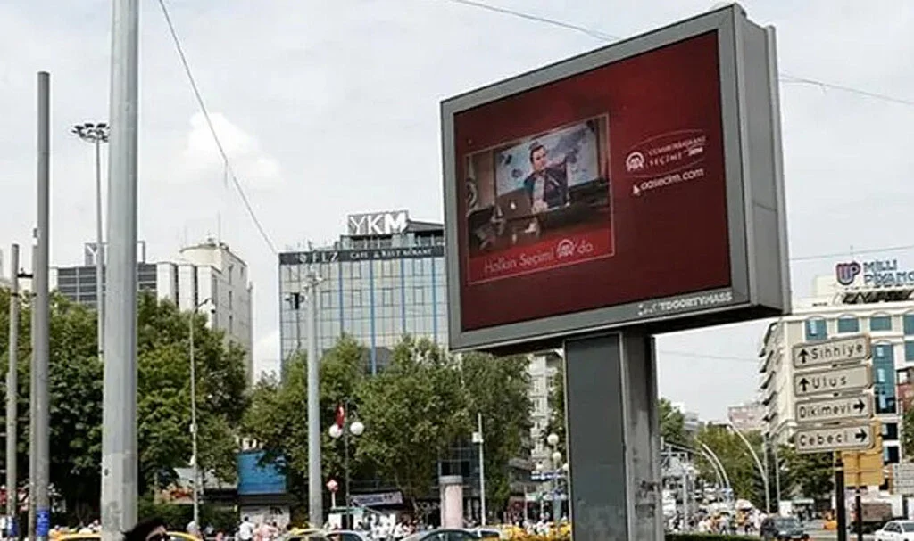 İmamoğlu Soruşturmasında Reklam Panolarına El Konuldu