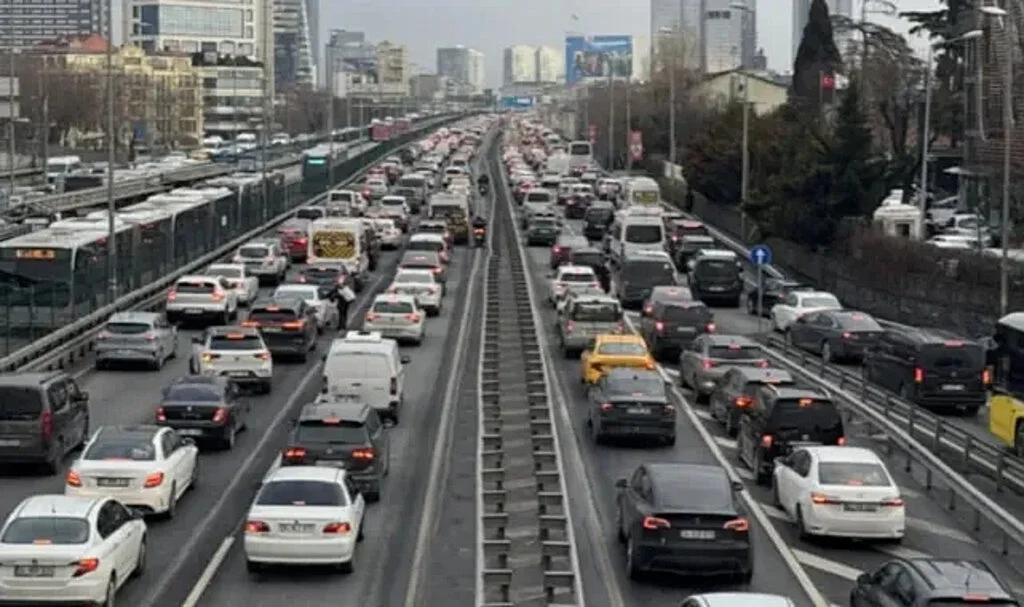 İstanbul'da trafik yoğunluğu yüzde 80'e çıktı